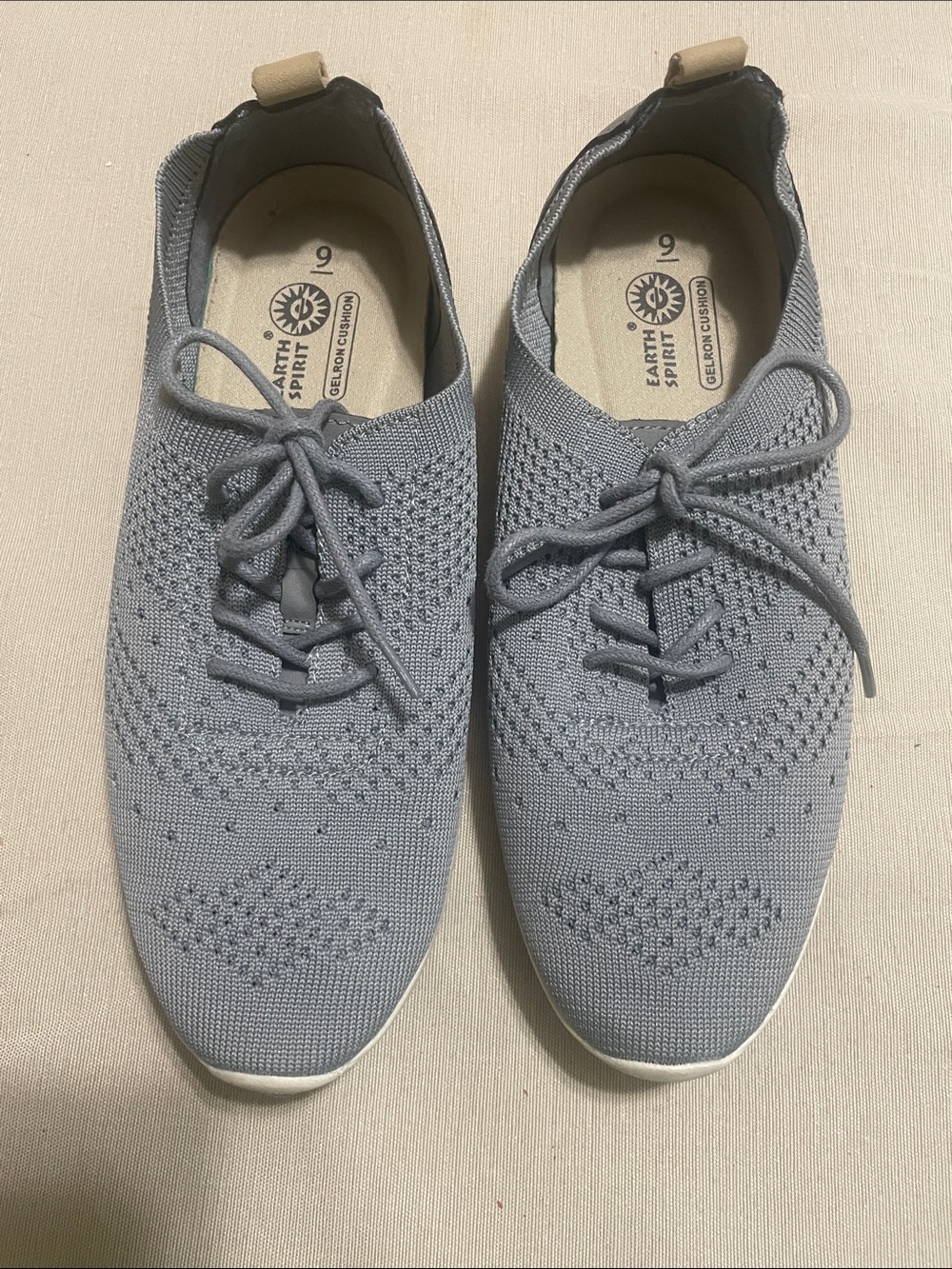 Earth Spirit Men’s Knit Lace-Up Sneaker in Light Gray